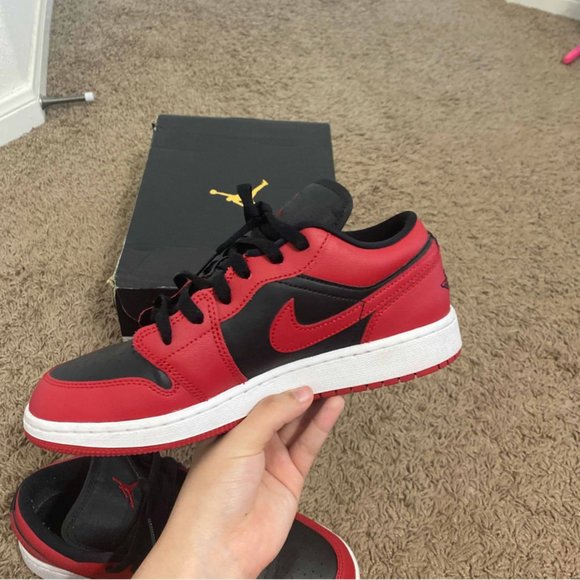 2020 Air Jordan 1 Low \'Reverse Bred\' SIZE 7Y main image 5
